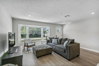 7113 Regina Dr in Englewood, FL - Building Photo - Building Photo