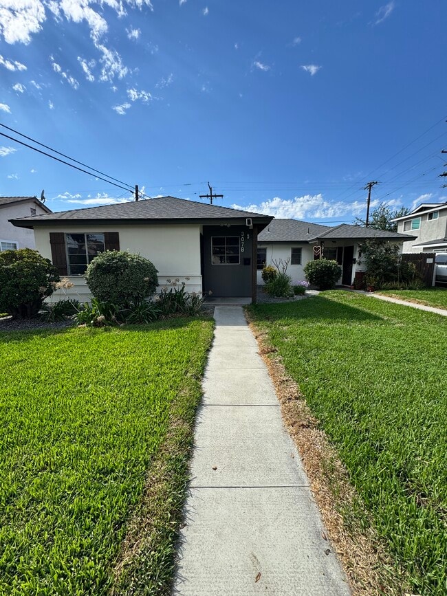307 S Basque Ave, Unit APT B in Fullerton, CA - Building Photo - Building Photo
