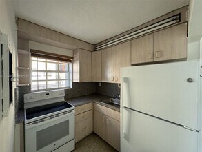 945 W 23rd St in Hialeah, FL - Building Photo - Building Photo