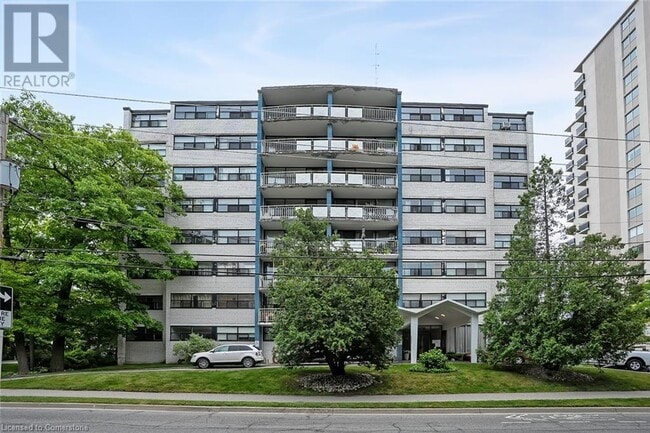 2170 Lakeshore Rd. in Burlington, ON - Building Photo - Building Photo