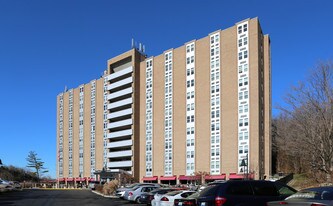 Grand Towers Apartments in Newport, KY - Building Photo