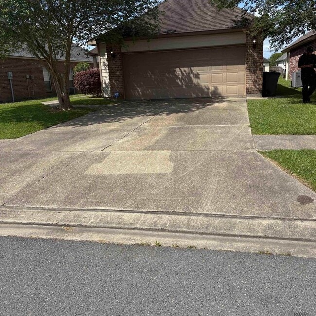 2924 Nicholson Lake Dr in Baton Rouge, LA - Building Photo - Building Photo