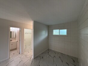 2043 Shakespeare St in Lakeland, FL - Foto de edificio - Building Photo