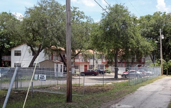 11713-11715 N 15th St in Tampa, FL - Building Photo - Building Photo