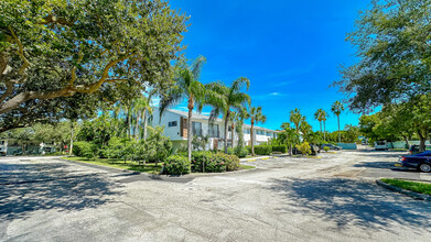 2577 Bessie St in Delray Beach, FL - Foto de edificio - Building Photo