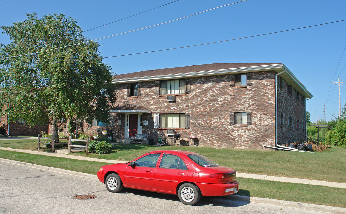 2740 87th St in Sturtevant, WI - Building Photo