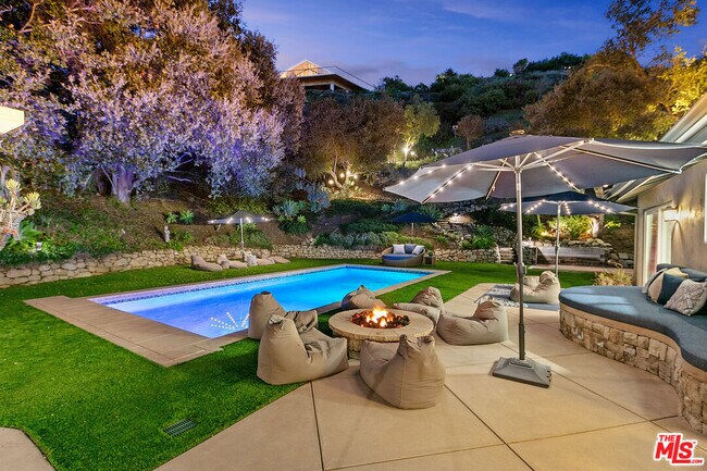 30603 El Sueno Dr in Malibu, CA - Building Photo - Building Photo