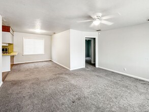 308 E Yeso Dr in Hobbs, NM - Building Photo - Building Photo