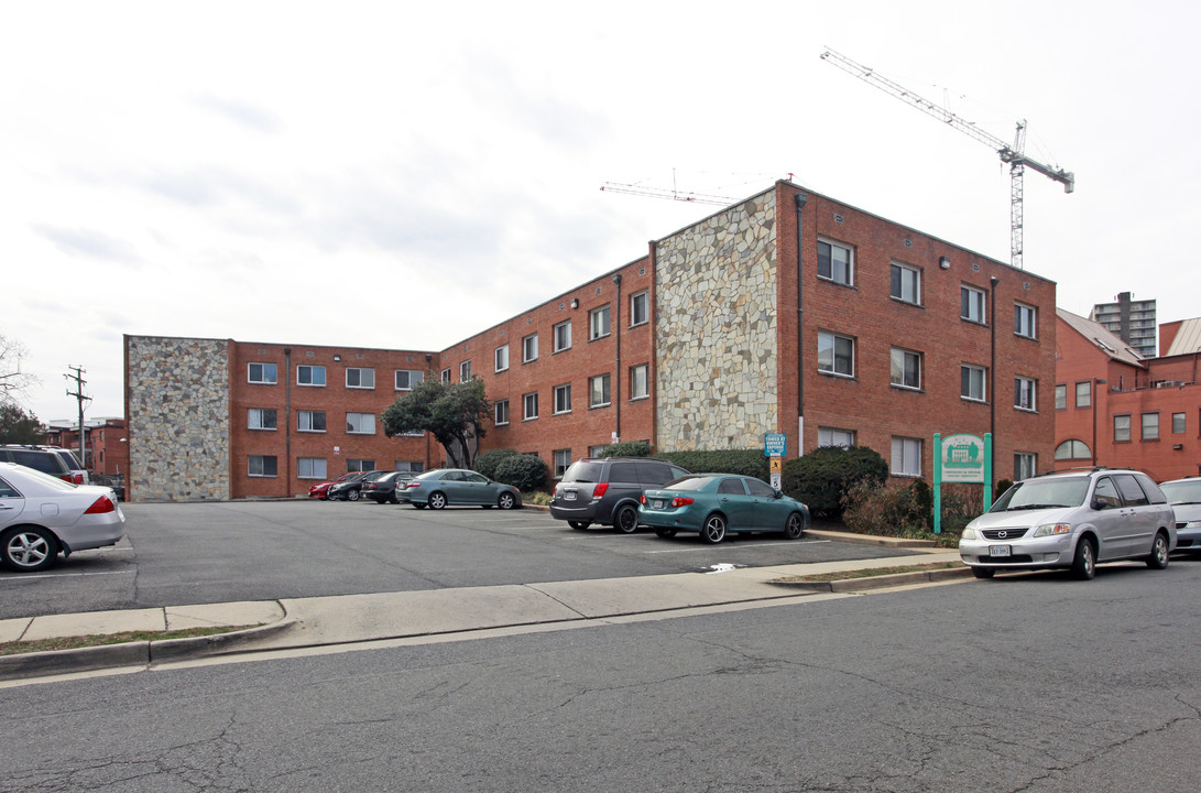 ARLANDRIA CHIRILAGUA HOUSE in Alexandria, VA - Building Photo