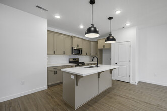 12905 S Parade Trail Ct in Riverton, UT - Foto de edificio - Building Photo