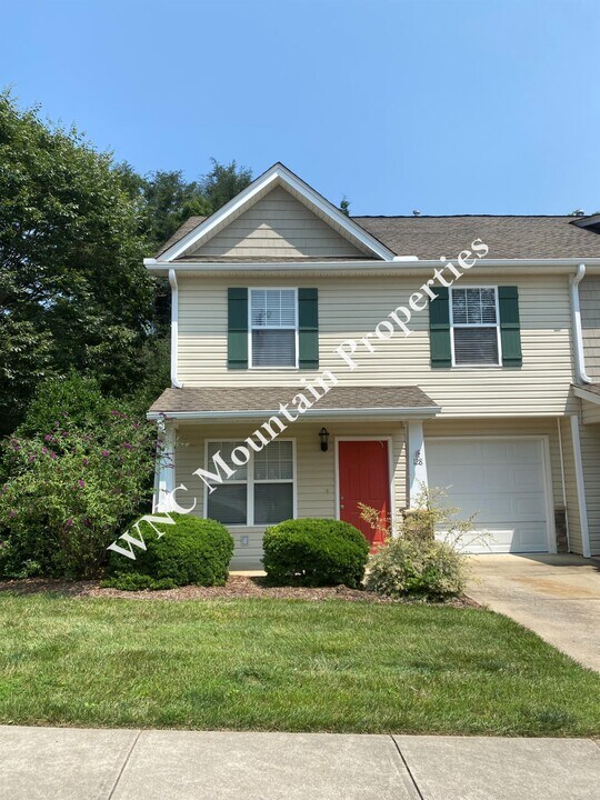 128 Old Salem Ct in Fletcher, NC - Building Photo
