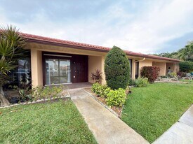 5957 Forest Hill Blvd in West Palm Beach, FL - Building Photo