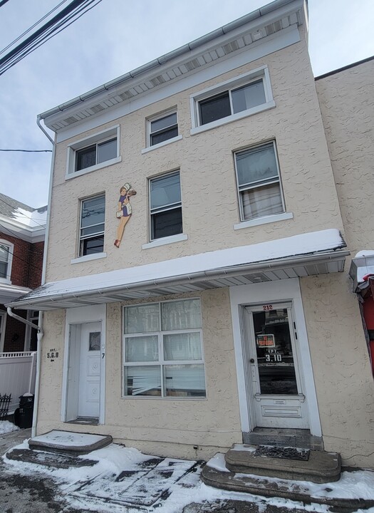 212 State St, Unit 3 in Hamburg, PA - Building Photo