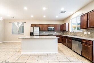 121 Pictor Ave in Las Vegas, NV - Building Photo - Building Photo