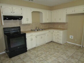708 N Elm St in Weatherford, OK - Building Photo - Building Photo