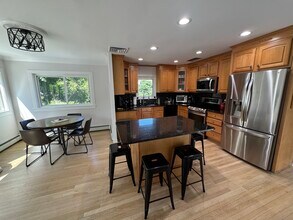 561 River Rd in Greenwich, CT - Building Photo - Building Photo