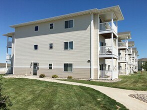 Southwood Apartments in Minot, ND - Foto de edificio - Building Photo
