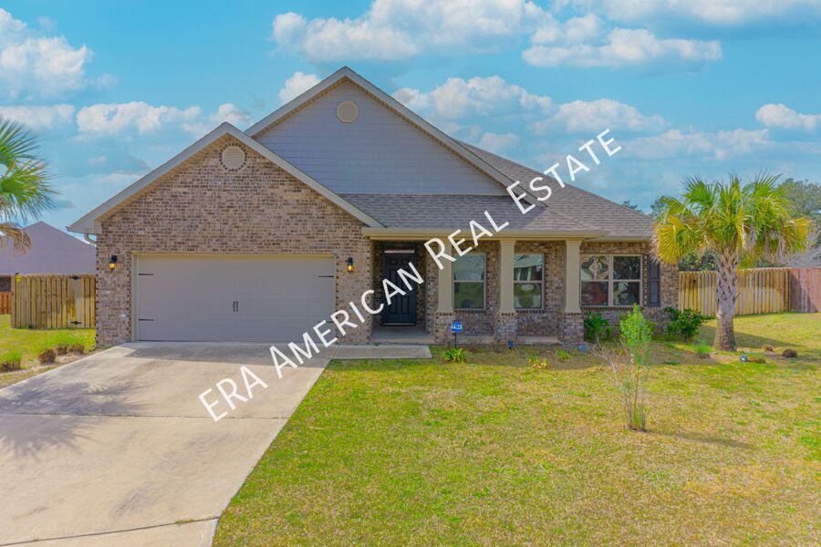 305 Merlin Ct in Crestview, FL - Building Photo