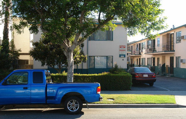 808 E Windsor Rd in Glendale, CA - Building Photo - Building Photo