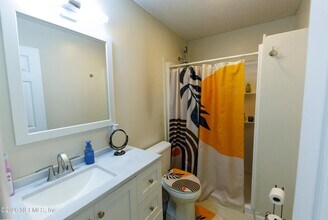 8037 Parental Cir in Jacksonville, FL - Building Photo - Building Photo