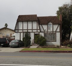 5825 Hazeltine Ave in Van Nuys, CA - Building Photo - Building Photo