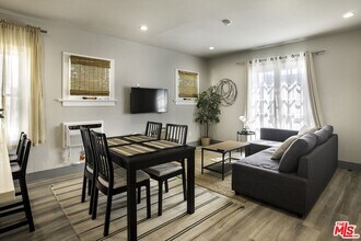 1559 1/2 S Harvard Boulevard Unit in Los Angeles, CA - Building Photo - Building Photo