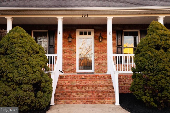 102 Bramble Ct in Winchester, VA - Foto de edificio - Building Photo