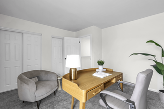 Sussex Square Apartments in Columbus, OH - Building Photo - Building Photo