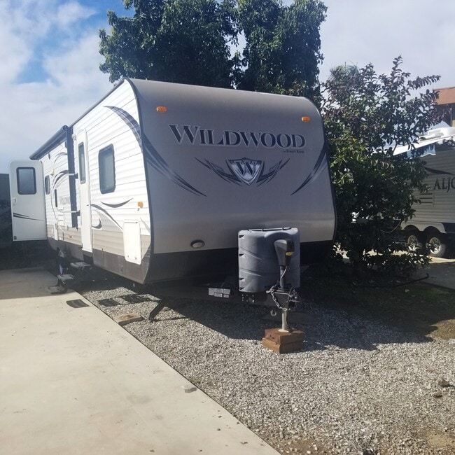 property at 218 W Carson St