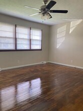 2466 S Holland Ave in Springfield, MO - Foto de edificio - Building Photo