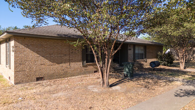 1409 S. College ave in Bryan, TX - Building Photo - Building Photo