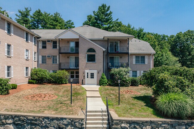 Canton Estates at Bailey in Canton, MA - Foto de edificio - Building Photo
