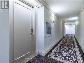 25 Kingsbridge Garden Cir in Mississauga, ON - Building Photo - Building Photo