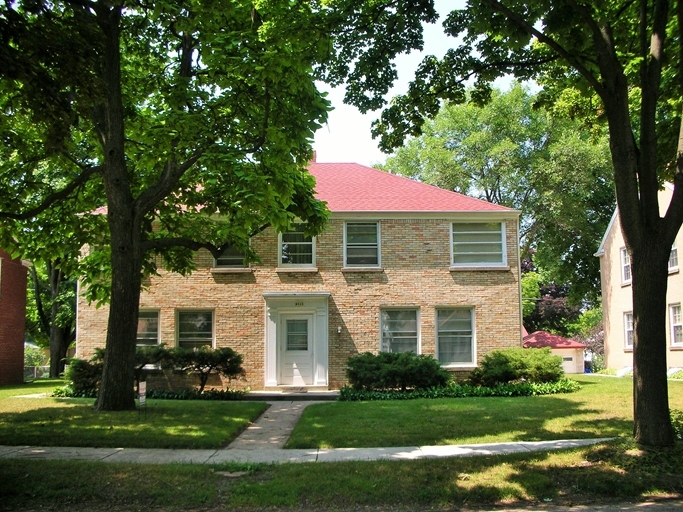 4865 N Mohawk Ave in Glendale, WI - Foto de edificio