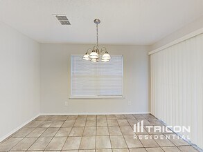 910 Pryor Dr in Arlington, TX - Foto de edificio - Building Photo