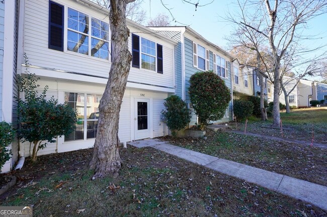 5702 Wells Cir in Stone Mountain, GA - Building Photo - Building Photo