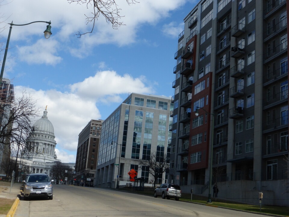 309 W Washington Ave, Unit 2XX in Madison, WI - Building Photo