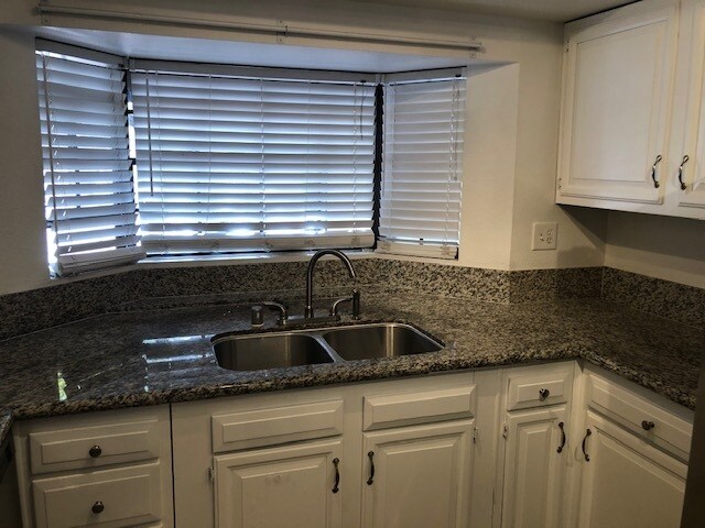 3944 Edgemoor Way in Las Vegas, NV - Building Photo - Building Photo