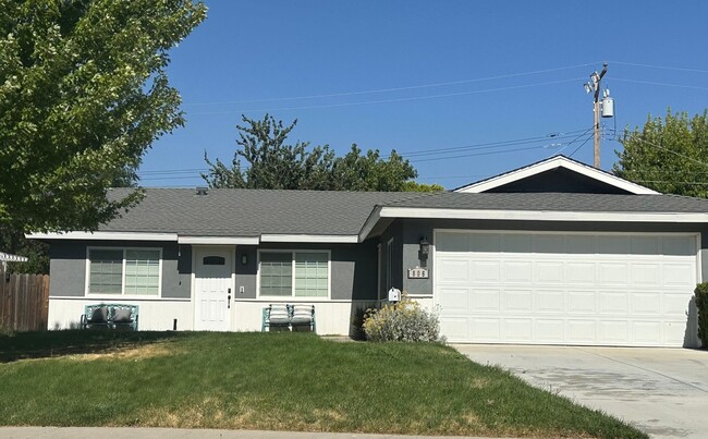 806 Kelton St in Tehachapi, CA - Building Photo - Building Photo