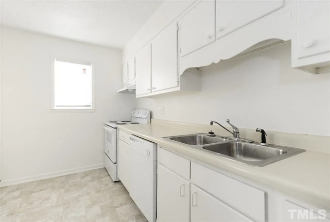303 Ashley Forest Rd in Chapel Hill, NC - Building Photo - Building Photo