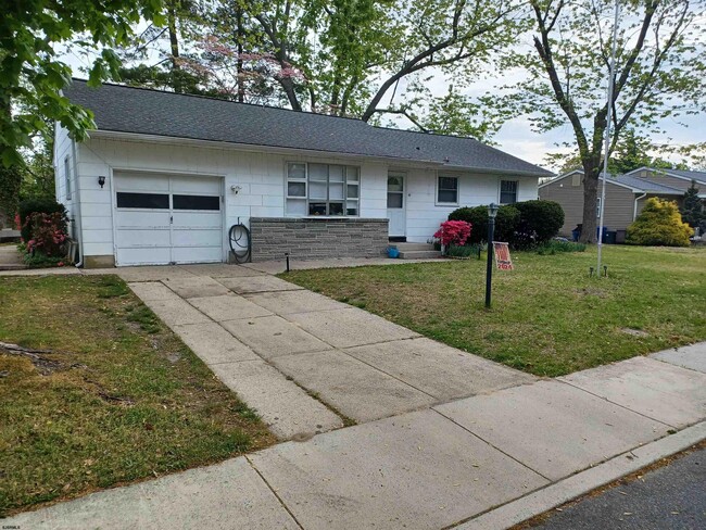 property at 89 W Laurel Dr