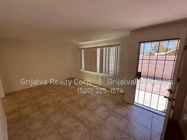 3648 E Blacklidge Dr-Unit -3652 in Tucson, AZ - Building Photo - Building Photo