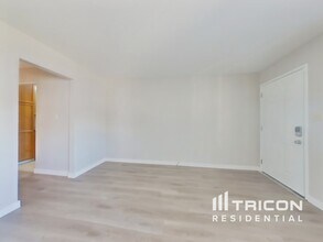 372 Hopkins Dr in Fairfield, CA - Building Photo - Building Photo