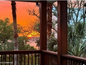 218 Front St in Pass Christian, MS - Foto de edificio - Building Photo