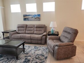 6642 Tailfeather Way in Bradenton, FL - Building Photo - Building Photo