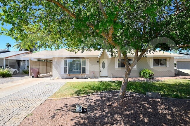 property at 8608 E Vernon Ave