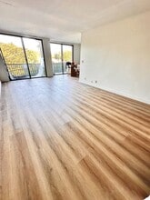 Montana Apartments in Los Angeles, CA - Foto de edificio - Building Photo