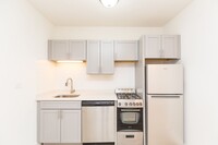 Winthrop 5710 in Chicago, IL - Building Photo - Interior Photo