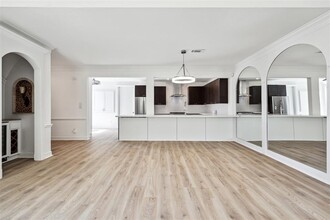 3029 Bering Dr in Houston, TX - Building Photo - Building Photo