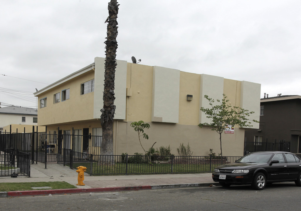 312 N Bush St in Anaheim, CA - Building Photo